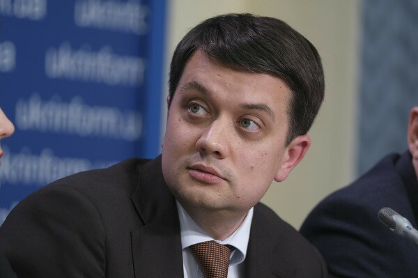 Разумков нарушил ПДД, когда убегал от журналистов