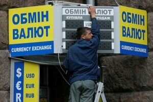 Валютная пружина. Как украинцы будут расплачиваться за дешевизну доллара
