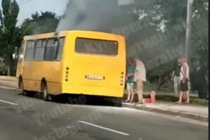 В Киеве возле "Лесной" третий раз за месяц загорелась маршрутка