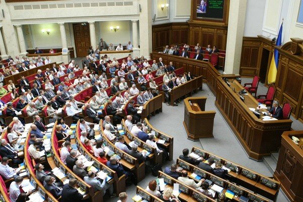 Партии "Слуга народа" и "Голос" приведут в Раду более 300 нардепов без опыта работы в парламенте