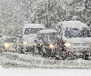 Во Львовской области и на Закарпатье из-за непогоды грузовики создали пробку