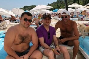 Зеленский опубликовал пляжное фото с Богданом на курорте