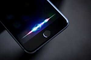 Компания Apple прослушивает своих пользователей через Siri