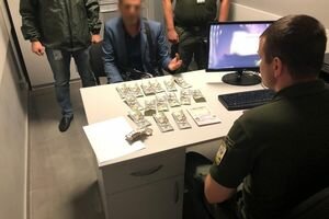 В аэропорту Одессы гражданин РФ пытался "уладить ситуацию" друга за $1500