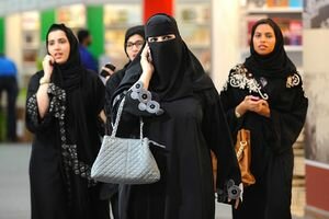 Смогут самостоятельно разводиться: в Саудовской Аравии глобально изменили законы для женщин