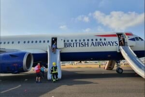 В Испании самолет British Airways загорелся перед посадкой: фото и видео аварии
