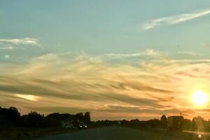 Фейковое солнце: в небе под Полтавой заметили редкое природное явление. Видео