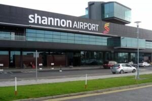 Увидели огонь и дым: в аэропорту Ирландии произошло ЧП с лайнером во время взлета