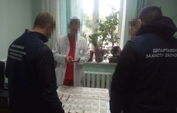 Врачей Национального института рака в Киеве заподозрили в продаже бесплатных лекарств больным