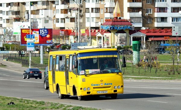 "Кричали водителю, чтобы притормозил": в Киеве маршрутка с пассажирами попала в ДТП