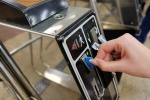 В Киеве возобновили продажу жетонов для проезда в метро