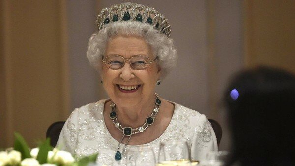 Королева Елизавета II потроллила туристов, которые ее не узнали