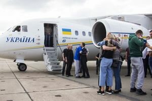  "Наши дома": ОПУ опубликовал трогательный фильм о возвращении политзаключенных в Украину 