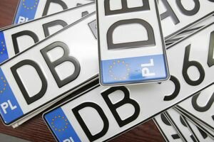 Зеленский одобрил отсрочку штрафов для владельцев автомобилей на еврономерах