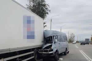 Смертельное ДТП в Запорожье: маршрутка влетела в грузовик
