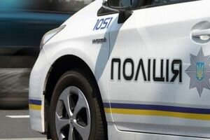 В Киеве женщина бросилась под переполненную маршрутку: видео момента ДТП