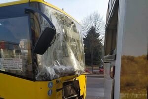 Во Львове столкнулись две маршрутки с пассажирами: в ДТП пострадало 10 человек
