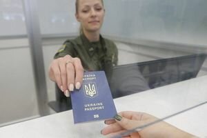 В Одессе иностранец за взятку пытался пробраться через границу с фальшивым паспортом
