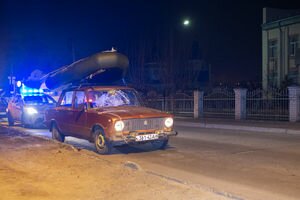 В Днепре ВАЗ сбил очень пьяного пешехода: фото и видео