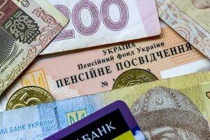 Украинским пенсионерам с 1 декабря повысят выплаты: инфографика и подробности 