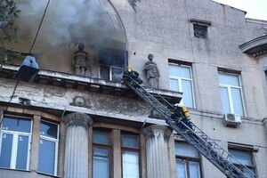 Увеличилось количество погибших из-за пожара в Одесском колледже: в больнице скончался спасатель