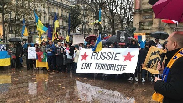 Во Франции провели акцию в поддержку Украины