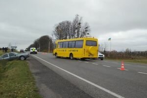 Под Львовом школьный автобус попал в ДТП, пострадали пять человек