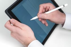 НБУ разрешил украинцам подписывать документы стилусом на планшете