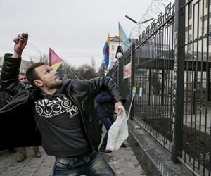 "Нападение" на российское посольство в Киеве: СК РФ предъявил обвинения украинцам