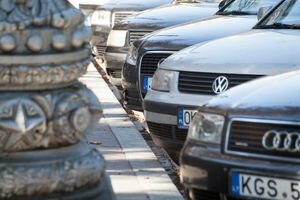 Нардепы на полторы недели отсрочили рост штрафов для водителей авто на еврономерах