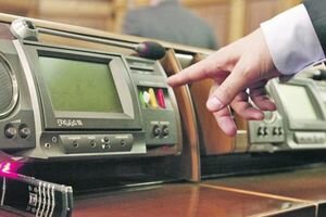 Депутаты согласились наказывать себя за кнопкодавтсво и ввели штрафы до 85 000 гривен