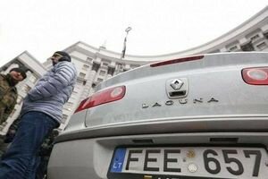 Владельцы авто на еврономерах уговорили Авакова не штрафовать их с 1 января
