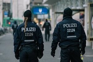 В Германии мужчина погиб после нападения на полицейских