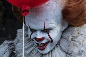 На Закарпатье мужчина одевался в костюм клоуна-убийцы и пугал людей (фото)
