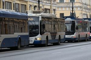 В Киеве троллейбус протащил бабушку по асфальту: пенсионерка получила переломы ключицы и бедра