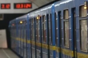 Киевская подземка в час-пик закрыла пять центральных станций из-за "минирования"