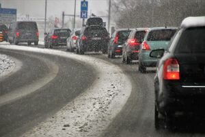 Киев сковали масштабные "понедельничные" пробки: какие дороги лучше объехать