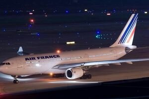 В Париже перенесли вылет самолета из-за драки пилотов в салоне