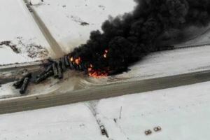 В Канаде сошел с рельс и взорвался поезд с нефтью: видео и детали ЧП