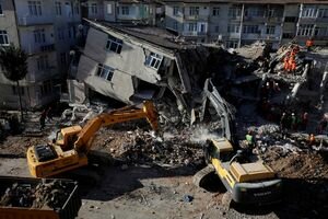 В Турции из-за мощного землетрясения погибли 8 человек, более 20 пострадали