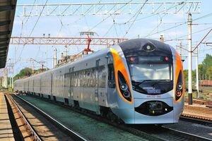Криклий: Движение поездов в западных регионах Украины восстановлено
