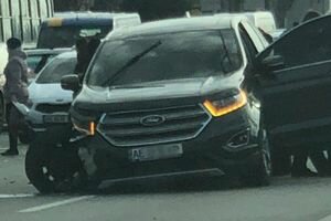 В Днепре Ford на скорости влетел в ВАЗ: есть пострадавшая