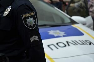 Под Киевом неадекватный мужчина решил пострелять в полицейских: есть пострадавшие