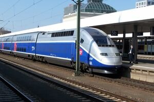 Во Франции сошел с рельсов скоростной поезд: есть пострадавшие