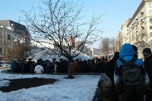 В центре Киева и других районах заметили массовое скопление титушек