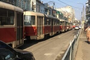 В Киеве образовалась трамвайная пробка: водитель вызвал копов из-за непослушания пассажиров