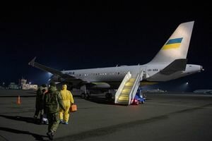 Президентский борт вернул из Австрии домой 33 украинца
