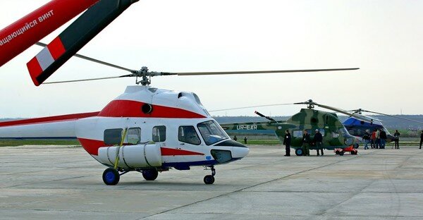 В Запорожье священники пролетели над городом на вертолете, читая молитву против коронавируса
