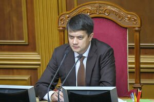 Разумков предложил избранникам потратить "депутатские деньги" на борьбу с COVID-19