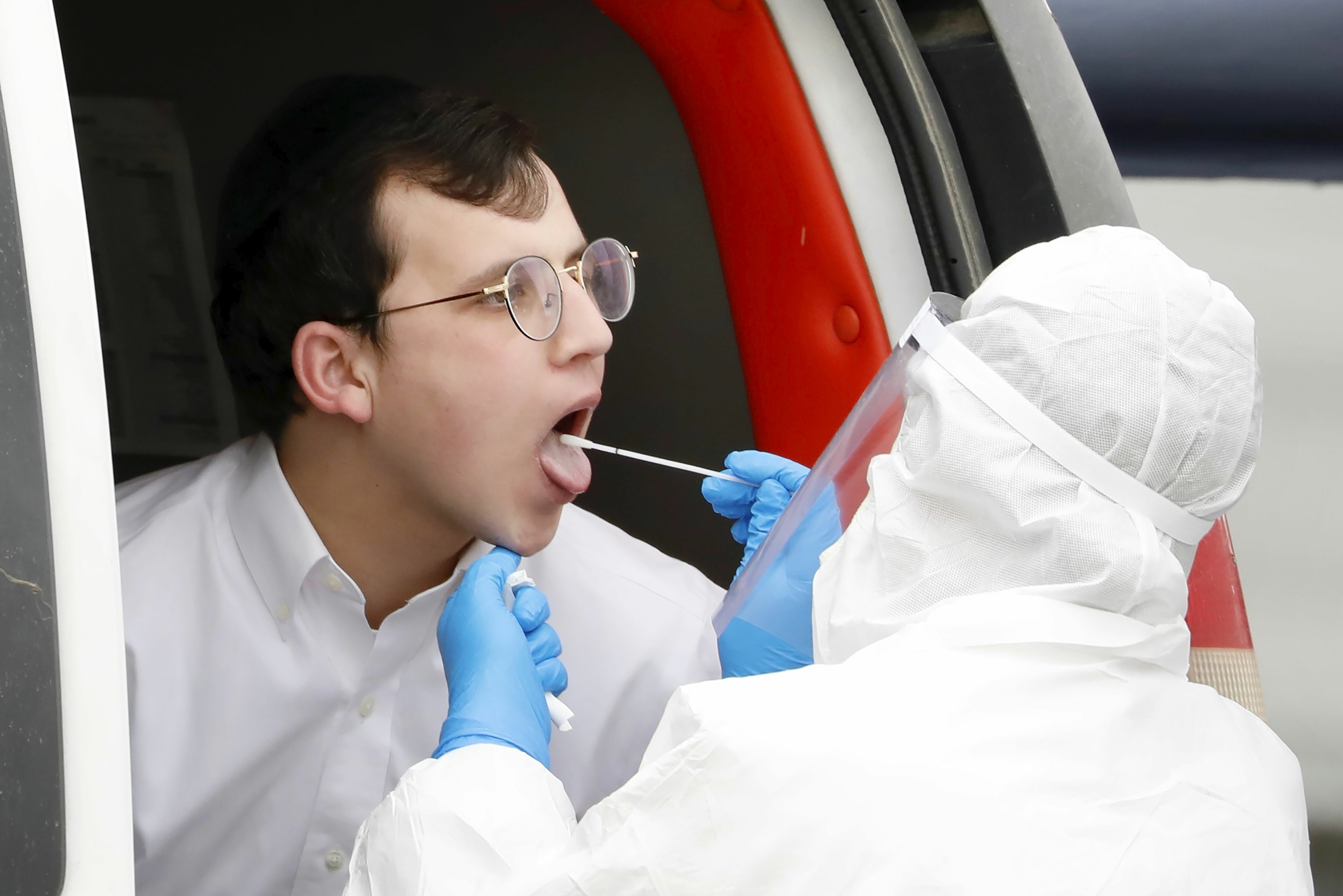 Инфицированный коронавирусом мужчина мог заразить 16 медиков в Харькове: подробности